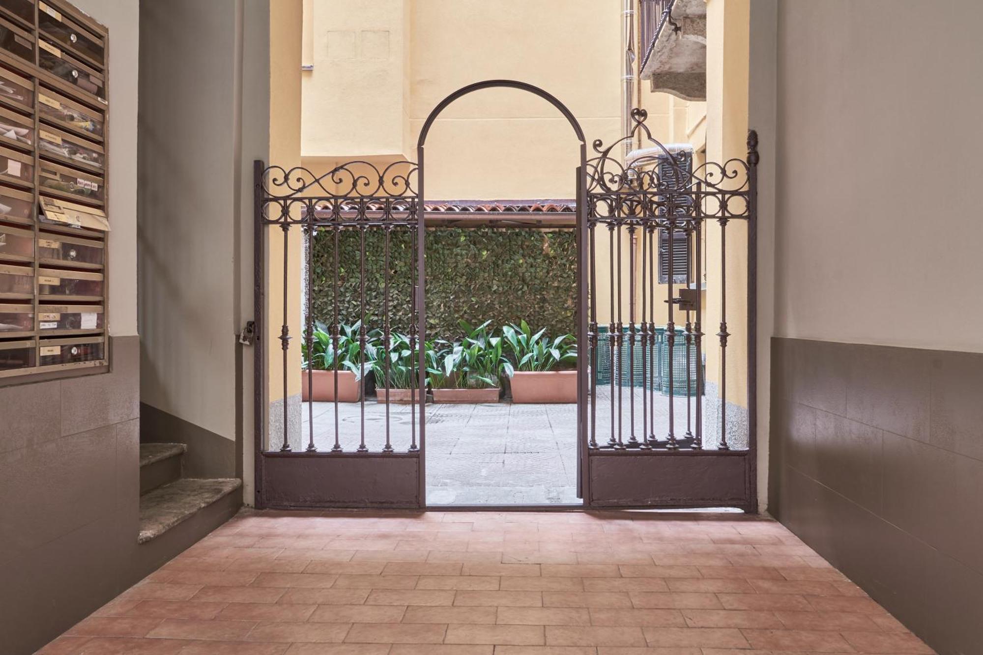 Elegante appartamento minimal dai tocchi botanici Milano Esterno foto